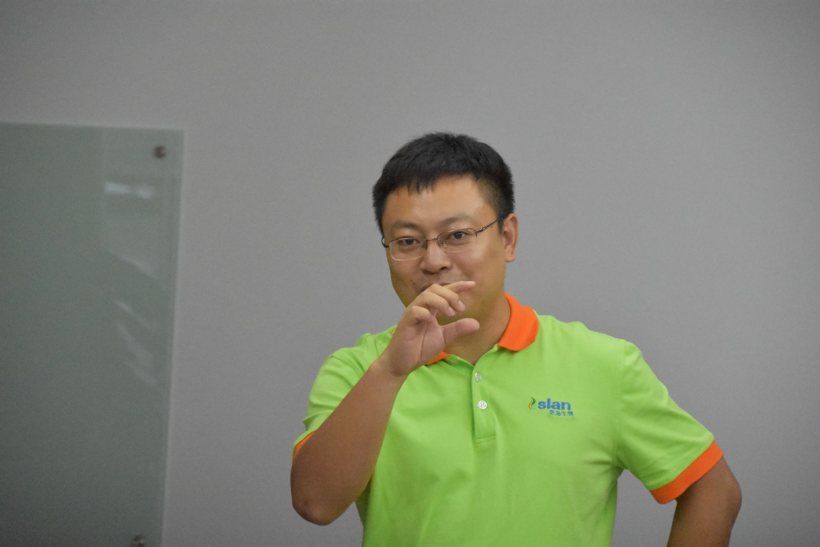 Alt image
